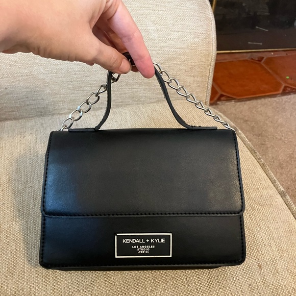 Kendall and Kylie small black leather purse with chain - Picture 3 of 5